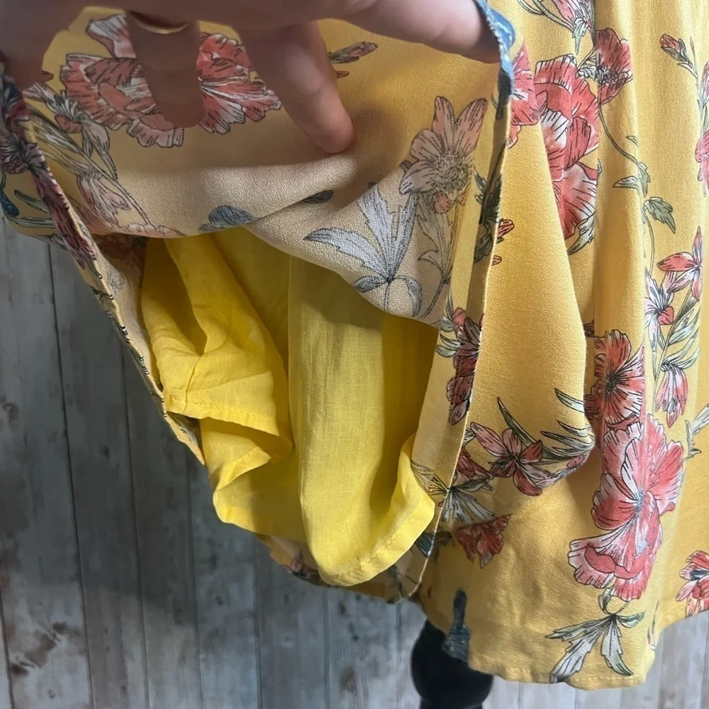 Lush Tie-Front Yellow Floral Size L Shorts Romper